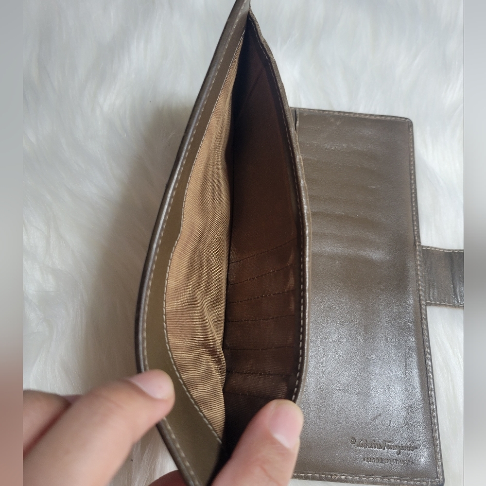 Ferragamo Monogram Long Wallet - Picture 8 of 10